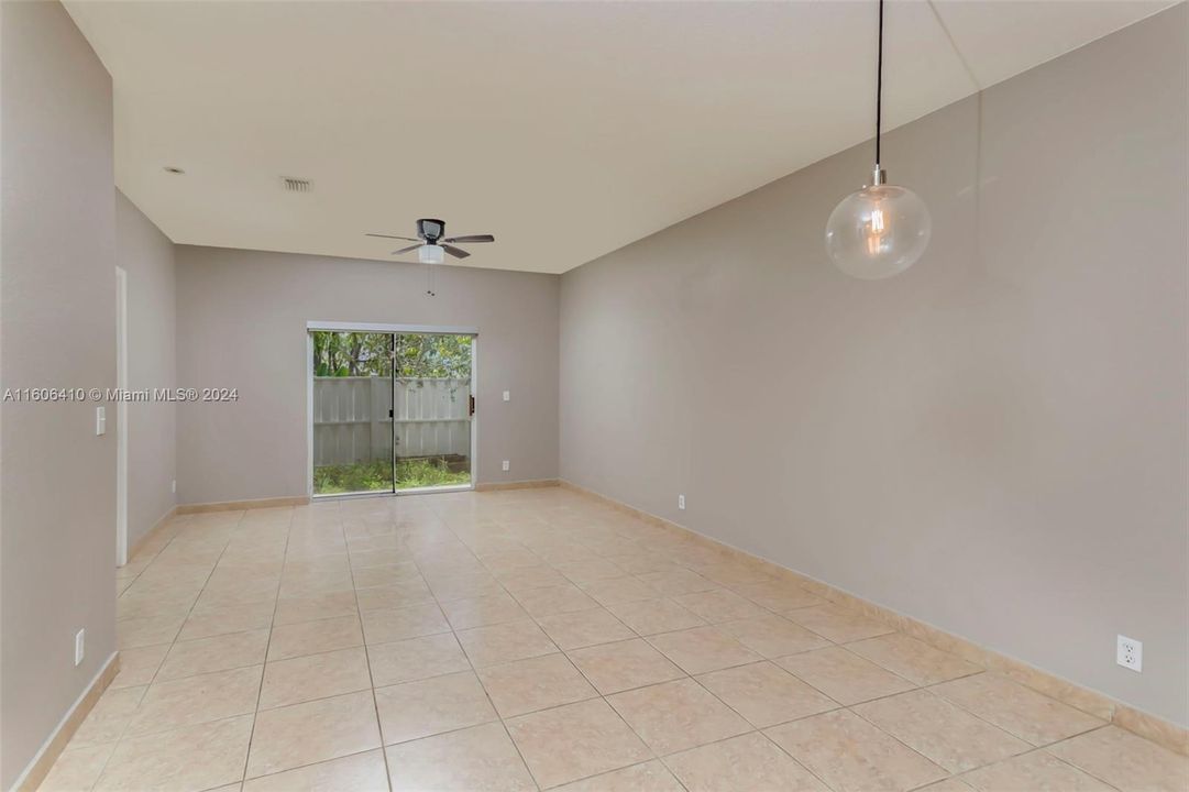 For Rent: $2,100 (2 beds, 2 baths, 886 Square Feet)