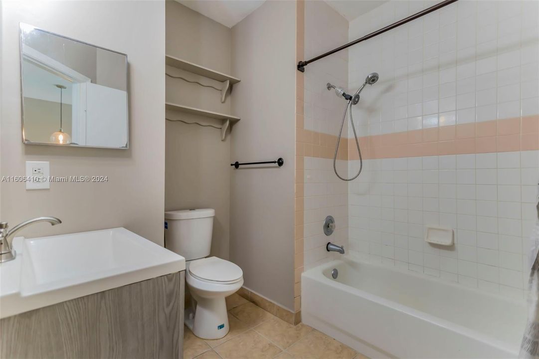 В аренду: $2,100 (2 спален, 2 ванн, 886 Квадратных фут)