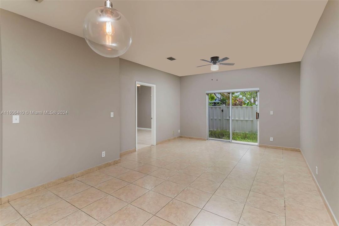 For Rent: $2,100 (2 beds, 2 baths, 886 Square Feet)