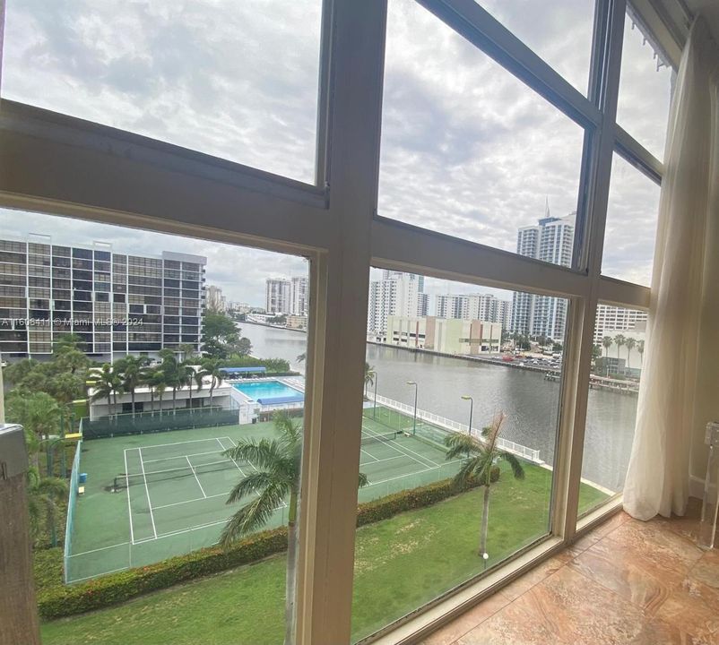 For Sale: $395,000 (2 beds, 2 baths, 1130 Square Feet)