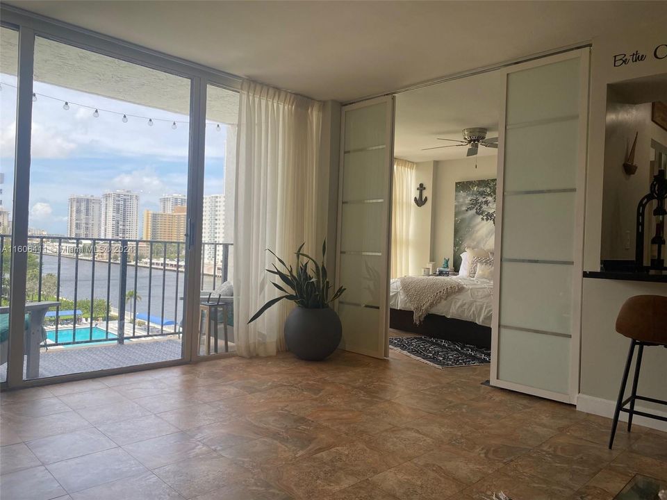 For Sale: $395,000 (2 beds, 2 baths, 1130 Square Feet)