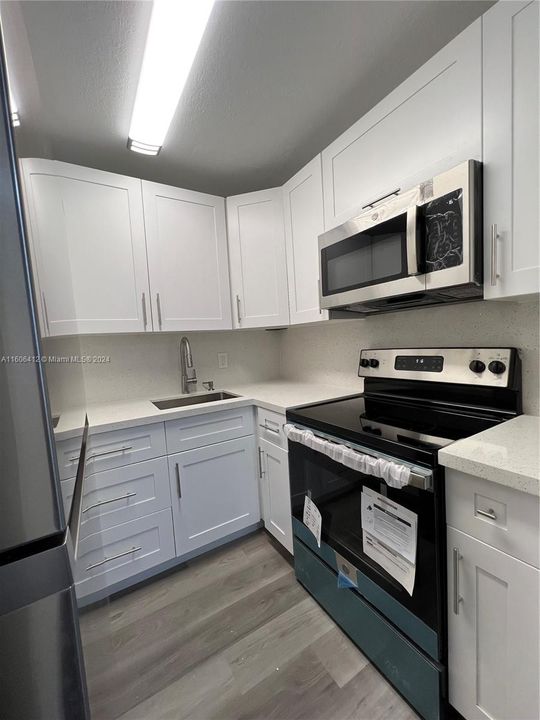 For Sale: $225,000 (1 beds, 1 baths, 506 Square Feet)