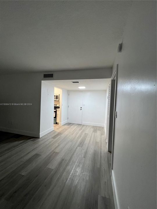 For Sale: $225,000 (1 beds, 1 baths, 506 Square Feet)