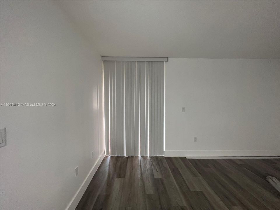 For Sale: $225,000 (1 beds, 1 baths, 506 Square Feet)