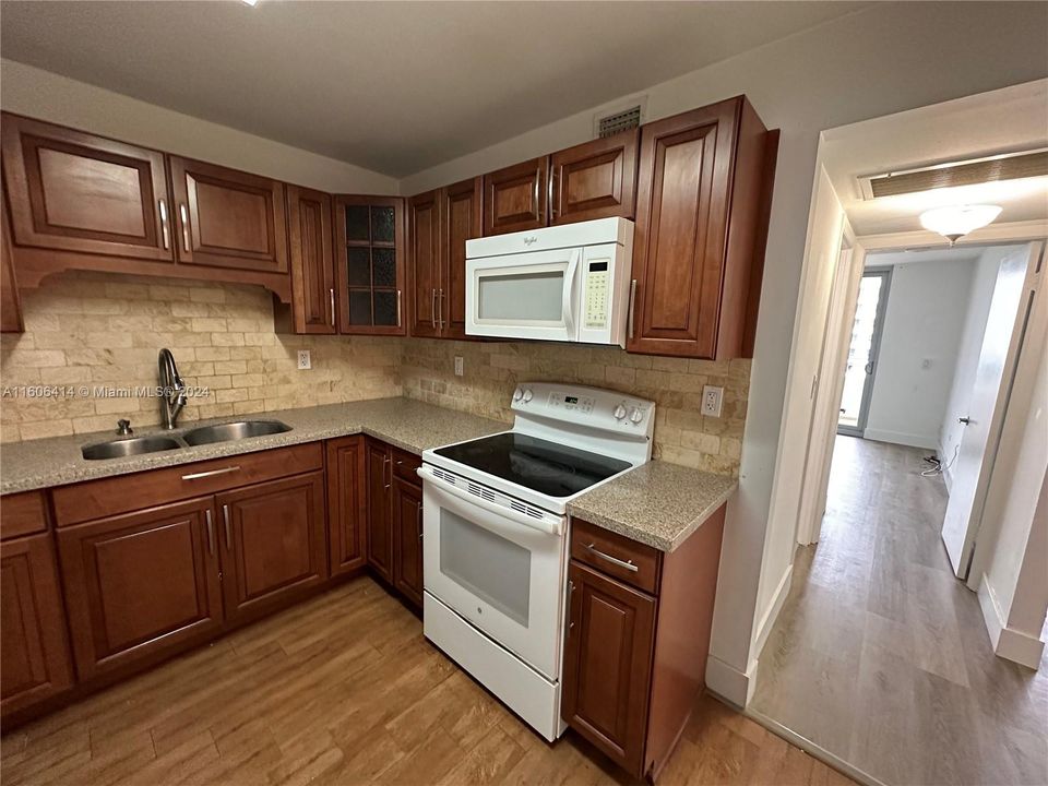 For Rent: $3,200 (2 beds, 2 baths, 1048 Square Feet)