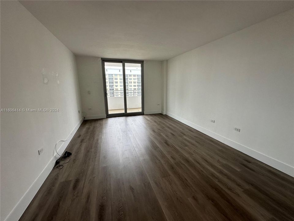 Recently Rented: $2,975 (2 beds, 2 baths, 1048 Square Feet)