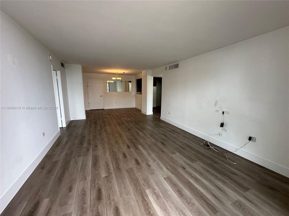 For Rent: $3,200 (2 beds, 2 baths, 1048 Square Feet)