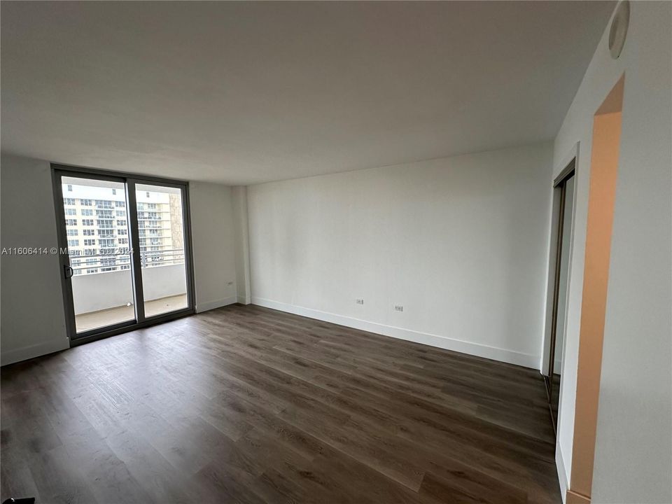 Recently Rented: $2,975 (2 beds, 2 baths, 1048 Square Feet)