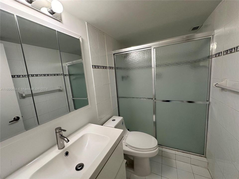 Recently Rented: $2,975 (2 beds, 2 baths, 1048 Square Feet)