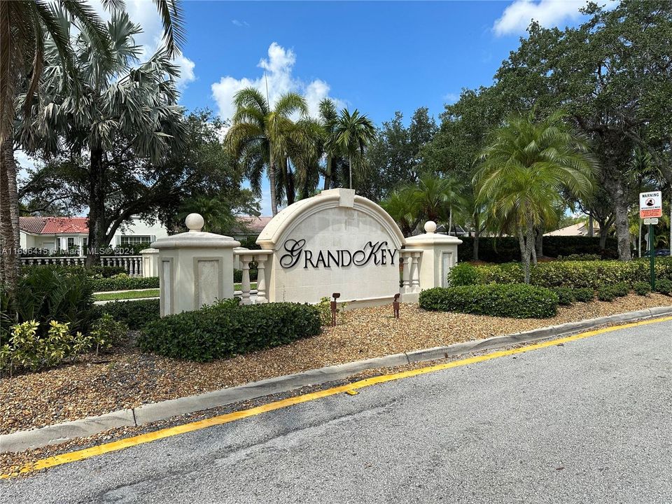 Recently Sold: $475,000 (2 beds, 2 baths, 1005 Square Feet)