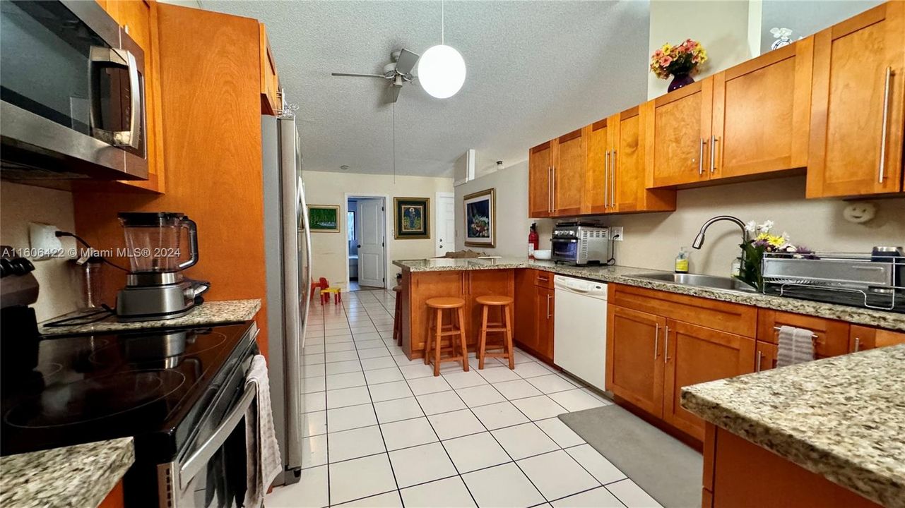 For Rent: $3,900 (4 beds, 2 baths, 1960 Square Feet)