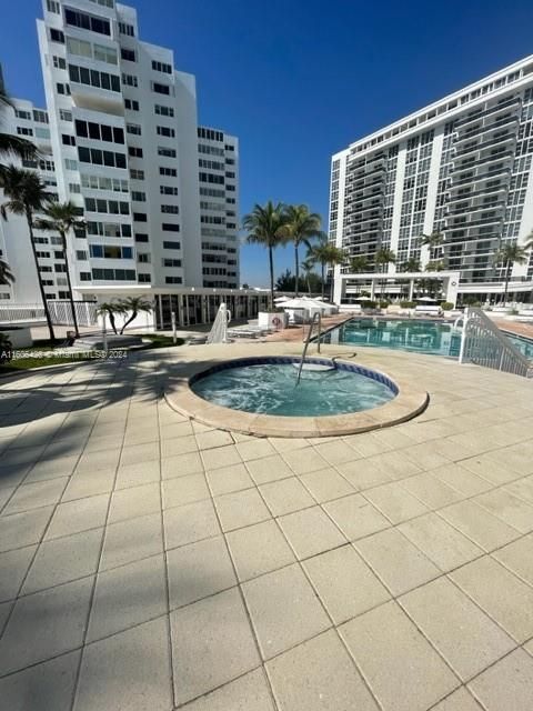 Active With Contract: $2,250 (0 beds, 1 baths, 481 Square Feet)