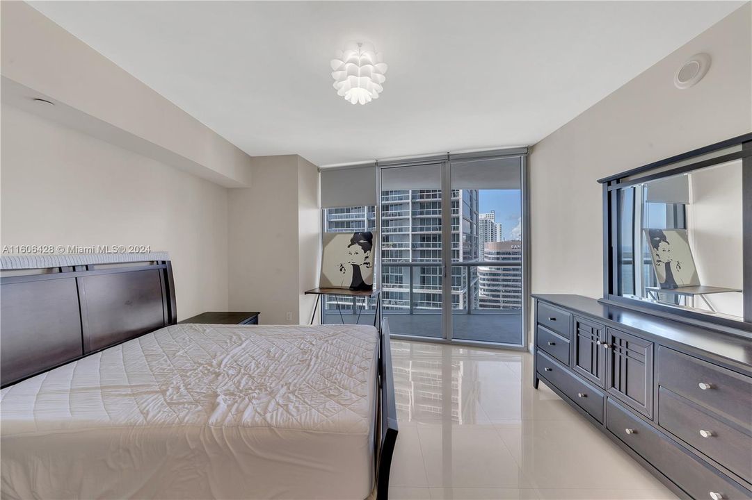 For Sale: $670,000 (1 beds, 1 baths, 816 Square Feet)