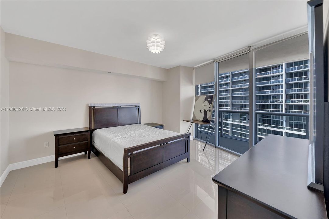 For Sale: $670,000 (1 beds, 1 baths, 816 Square Feet)