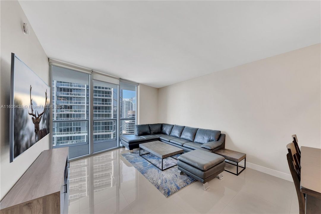 For Sale: $670,000 (1 beds, 1 baths, 816 Square Feet)