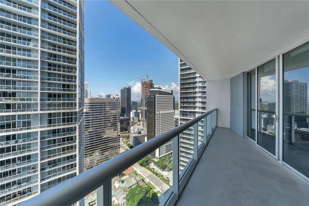 For Sale: $670,000 (1 beds, 1 baths, 816 Square Feet)