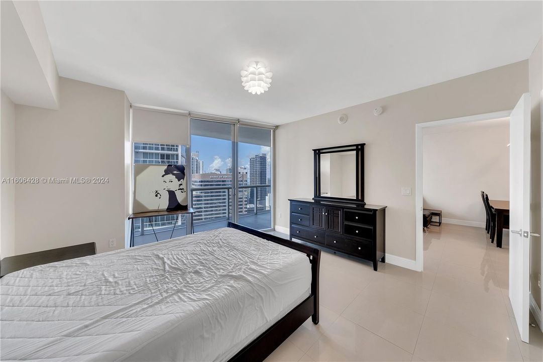 For Sale: $670,000 (1 beds, 1 baths, 816 Square Feet)