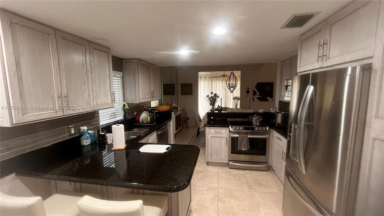 Active With Contract: $4,000 (3 beds, 2 baths, 1823 Square Feet)