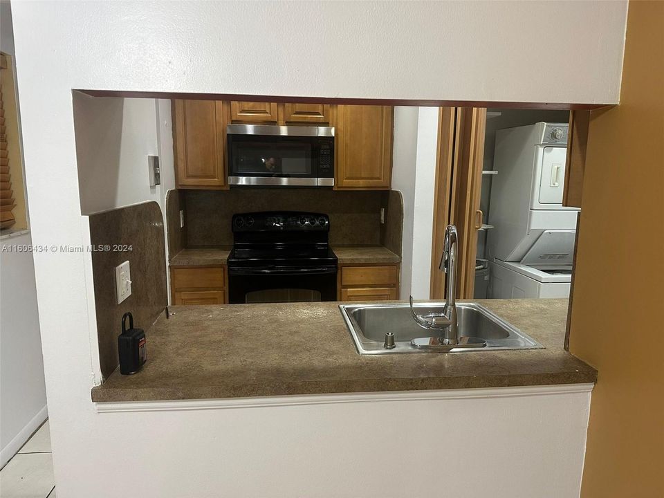 For Rent: $2,500 (3 beds, 2 baths, 858 Square Feet)