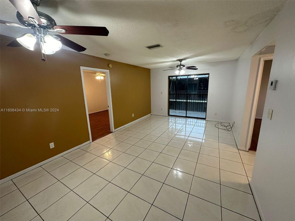 For Rent: $2,500 (3 beds, 2 baths, 858 Square Feet)