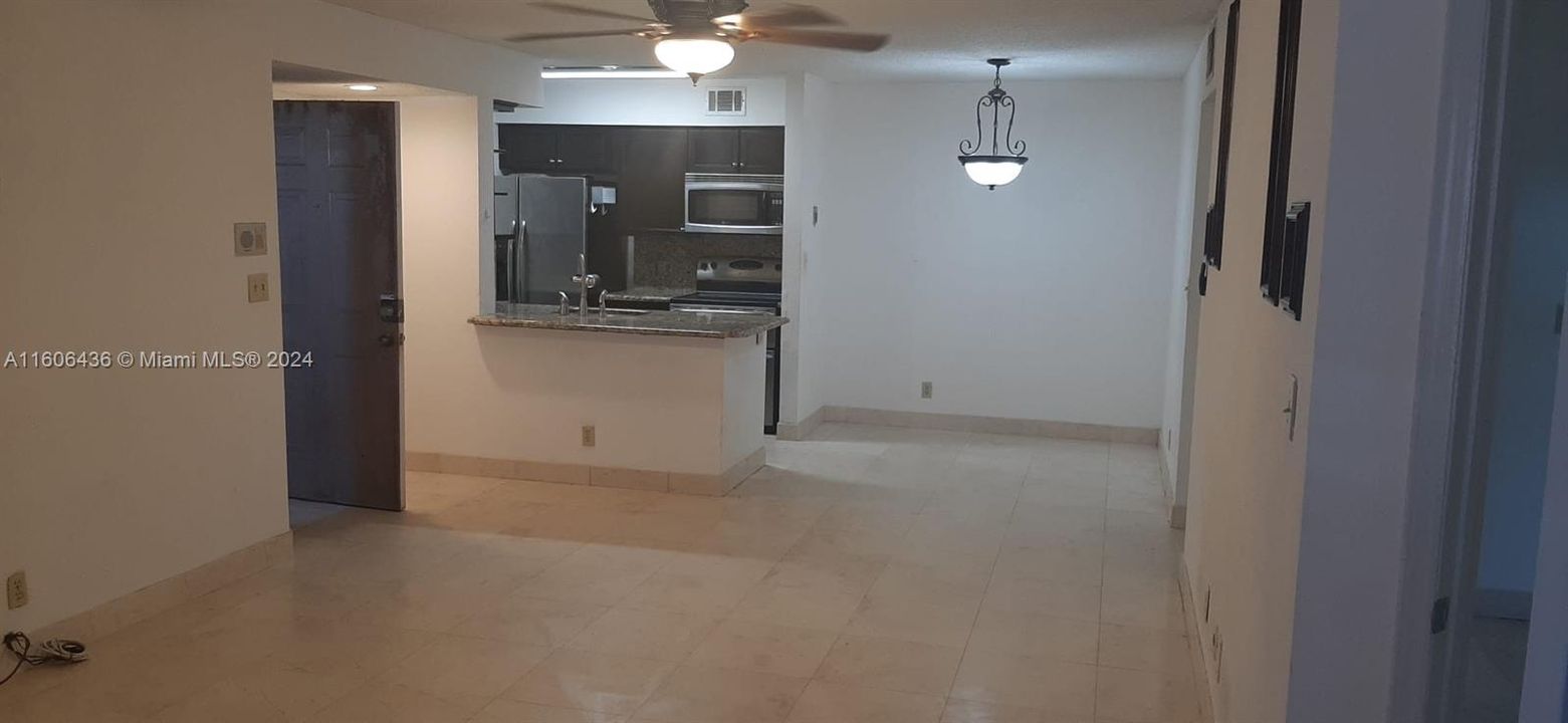 For Sale: $229,000 (1 beds, 1 baths, 805 Square Feet)
