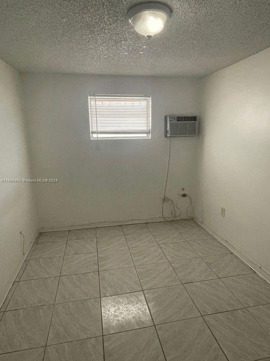 For Rent: $2,300 (2 beds, 1 baths, 768 Square Feet)