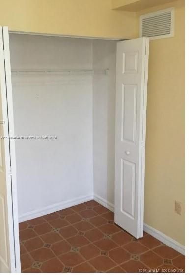 For Sale: $260,000 (2 beds, 2 baths, 809 Square Feet)