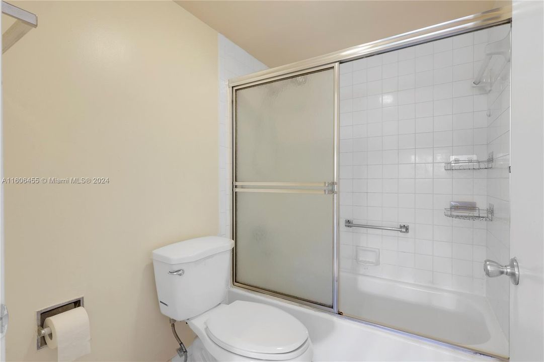 For Sale: $225,000 (2 beds, 1 baths, 1002 Square Feet)