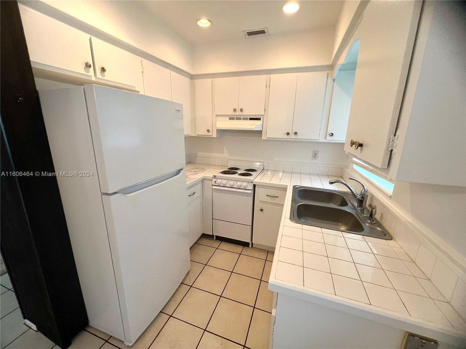 For Rent: $1,500 (1 beds, 1 baths, 620 Square Feet)