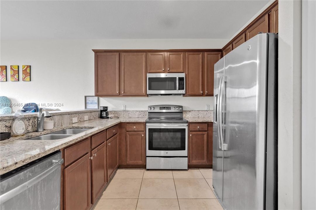 For Rent: $3,000 (3 beds, 2 baths, 1256 Square Feet)