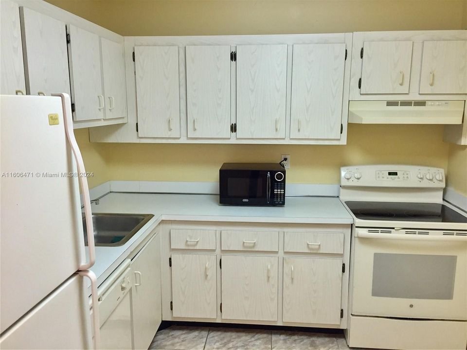 Recently Rented: $1,800 (1 beds, 1 baths, 712 Square Feet)