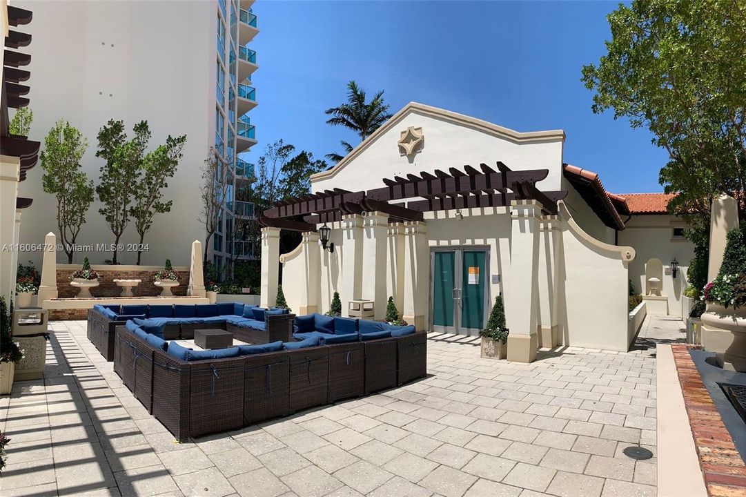 For Sale: $2,500,000 (4 beds, 4 baths, 2914 Square Feet)