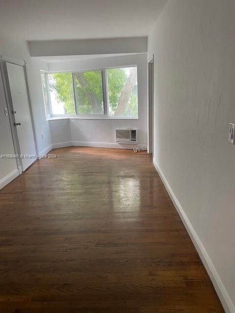 For Rent: $2,100 (2 beds, 1 baths, 670 Square Feet)