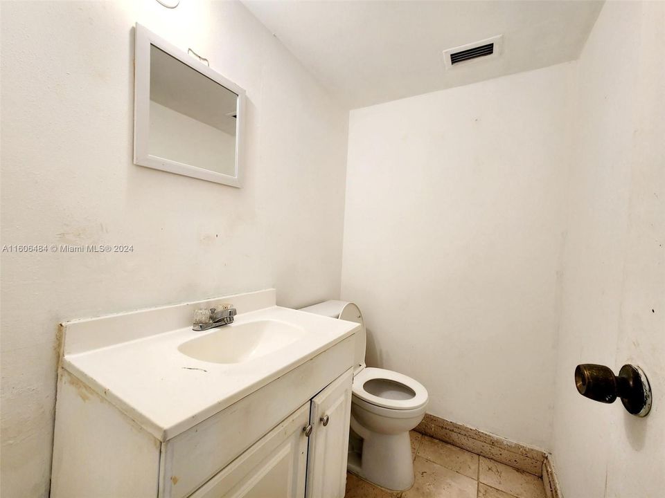 For Sale: $129,900 (1 beds, 1 baths, 750 Square Feet)