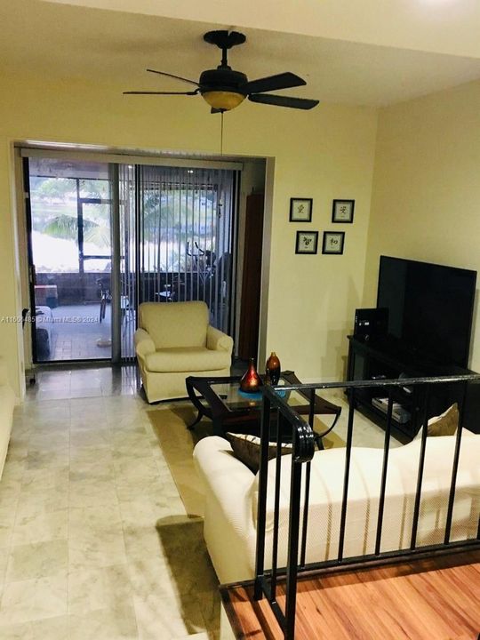 En Venta: $329,000 (2 camas, 1 baños, 1040 Pies cuadrados)