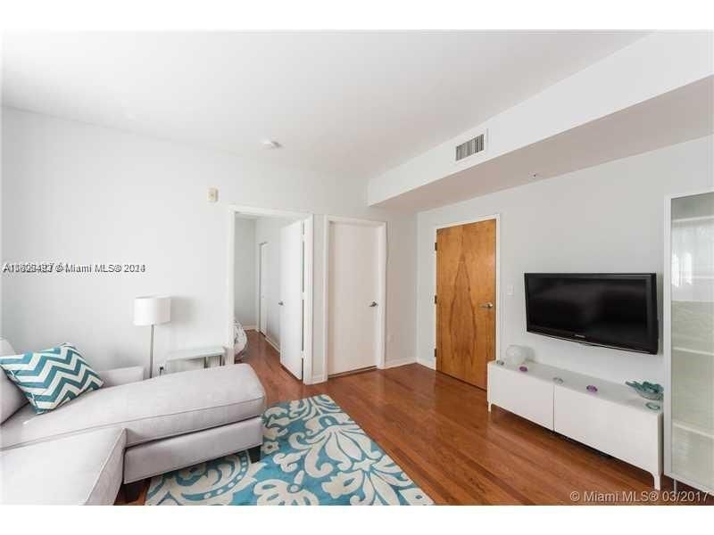 For Rent: $1,900 (1 beds, 1 baths, 440 Square Feet)