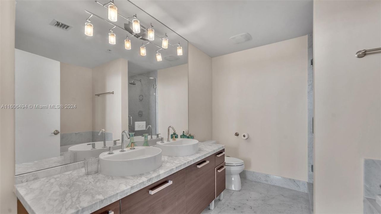 For Sale: $770,000 (2 beds, 2 baths, 1363 Square Feet)