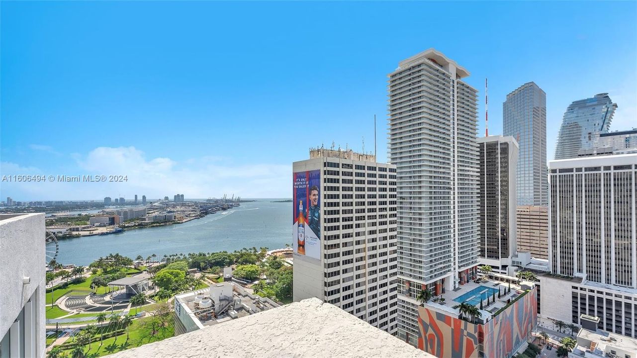 For Sale: $770,000 (2 beds, 2 baths, 1363 Square Feet)