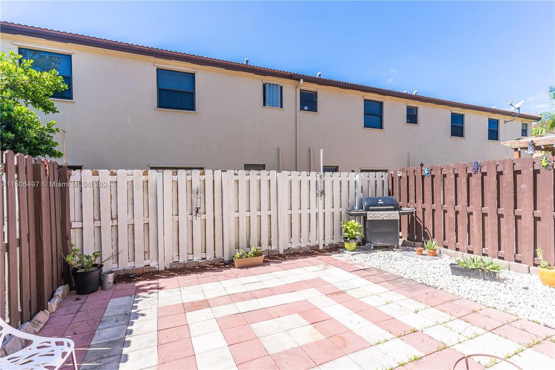 For Sale: $389,500 (3 beds, 2 baths, 1512 Square Feet)