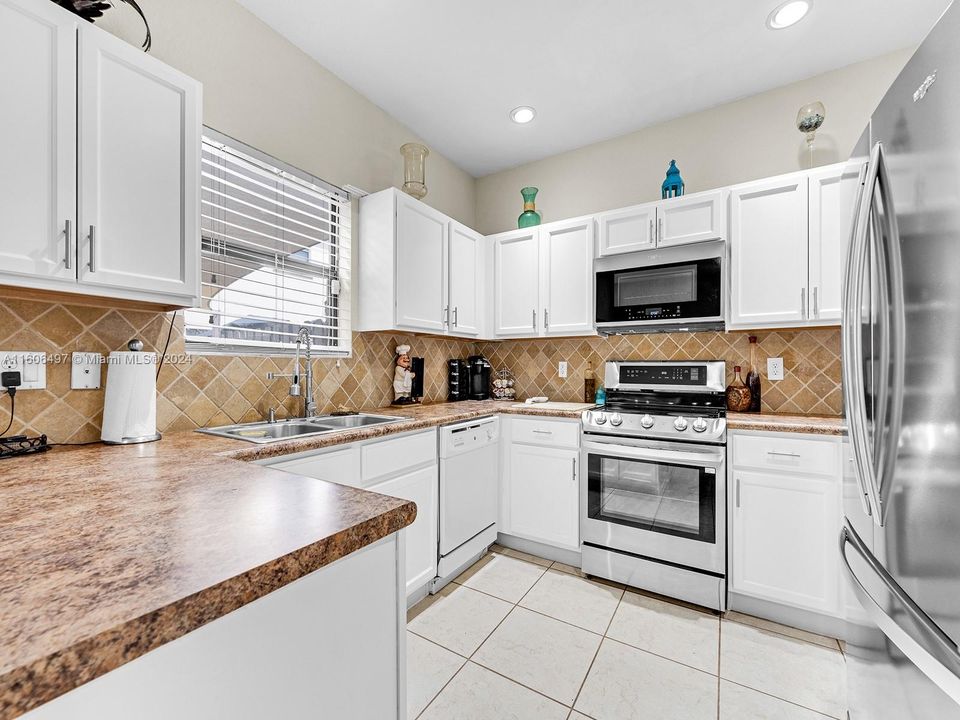 For Sale: $389,500 (3 beds, 2 baths, 1512 Square Feet)