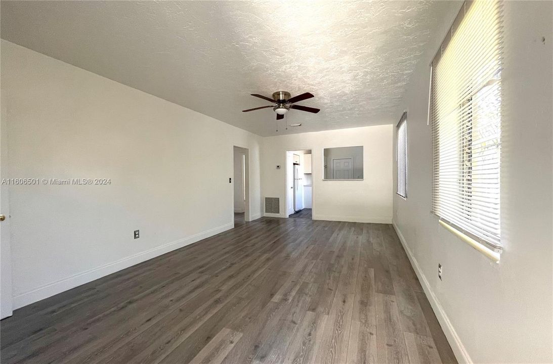 For Rent: $3,250 (3 beds, 1 baths, 1090 Square Feet)