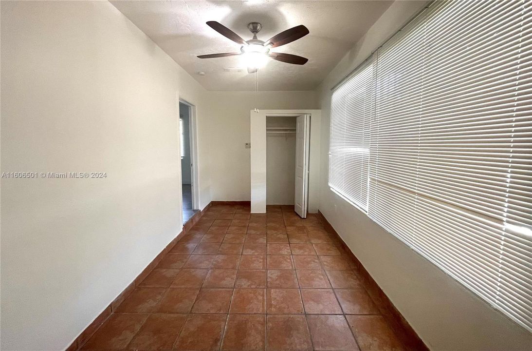 For Rent: $3,250 (3 beds, 1 baths, 1090 Square Feet)