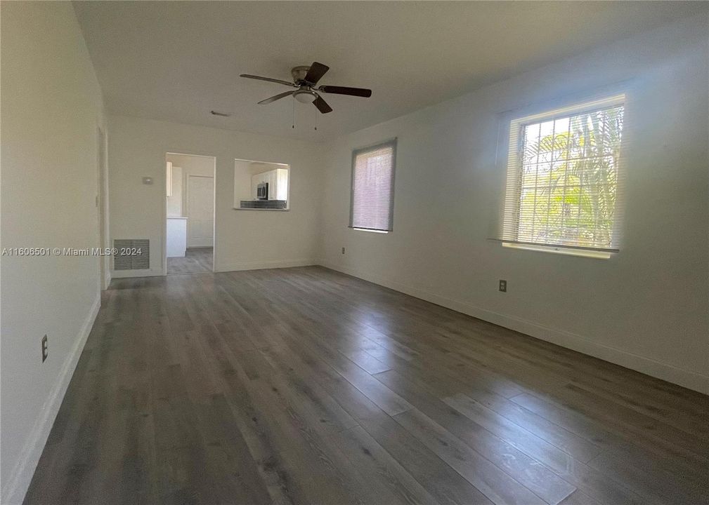 For Rent: $3,250 (3 beds, 1 baths, 1090 Square Feet)