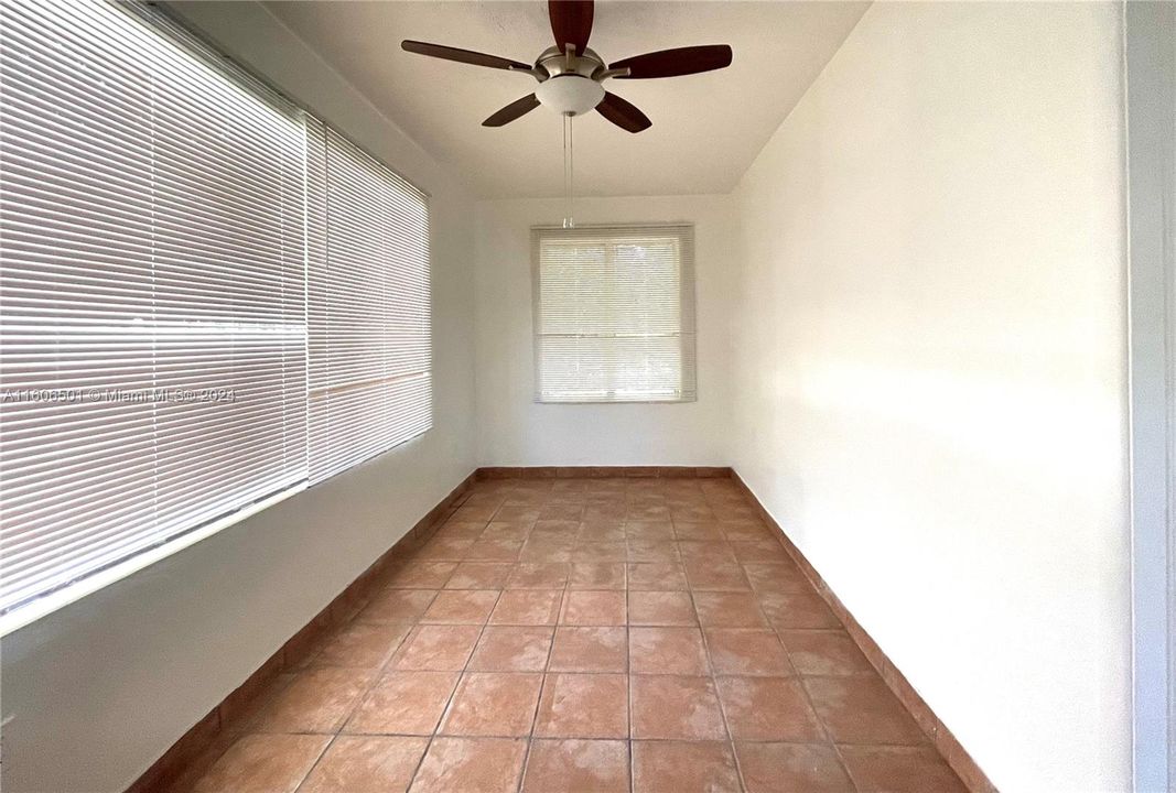 For Rent: $3,250 (3 beds, 1 baths, 1090 Square Feet)