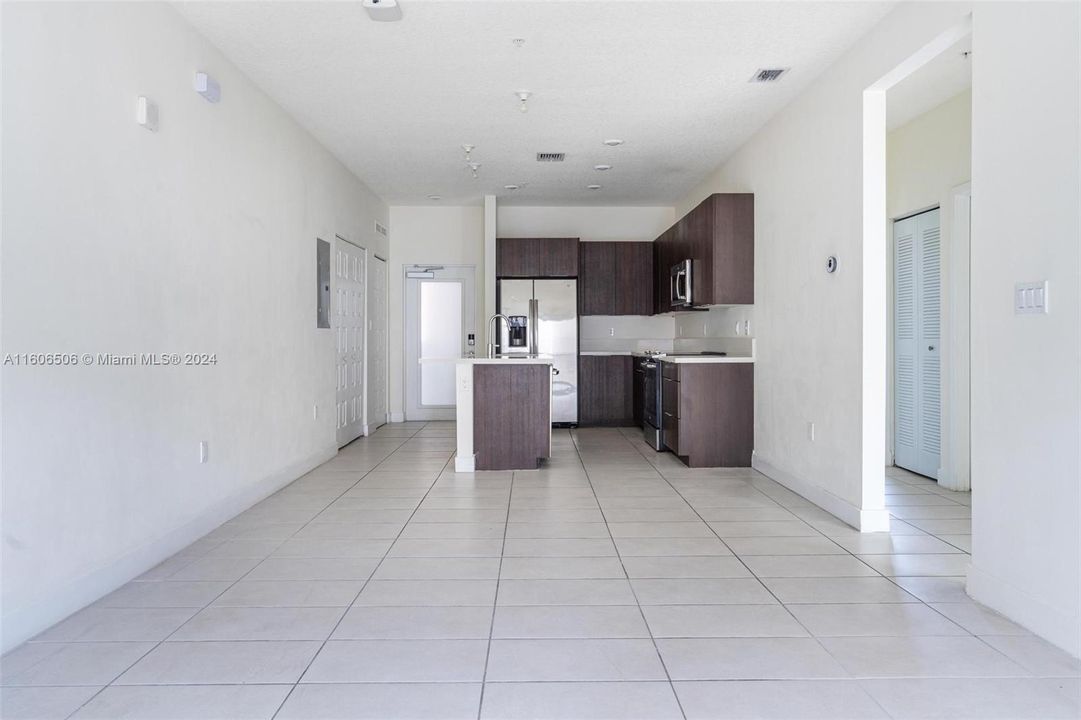 For Rent: $3,289 (3 beds, 2 baths, 1129 Square Feet)