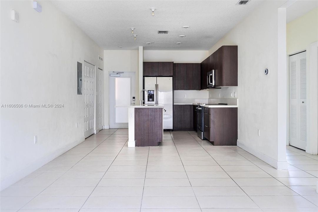 For Rent: $3,289 (3 beds, 2 baths, 1129 Square Feet)