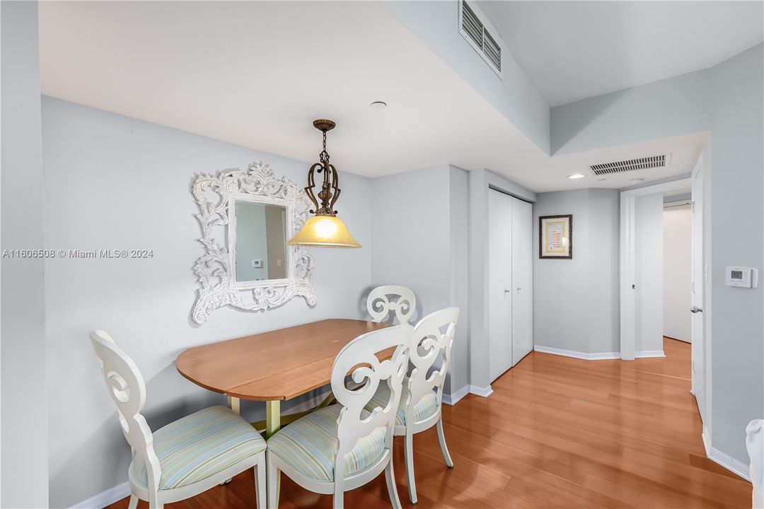 For Sale: $889,000 (2 beds, 2 baths, 1127 Square Feet)