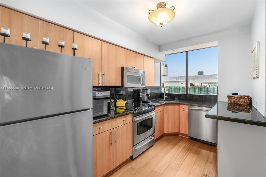 Recently Sold: $889,000 (2 beds, 2 baths, 1127 Square Feet)