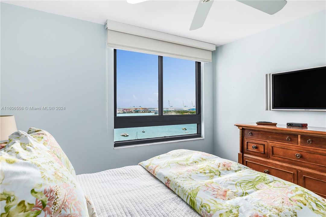 For Sale: $889,000 (2 beds, 2 baths, 1127 Square Feet)