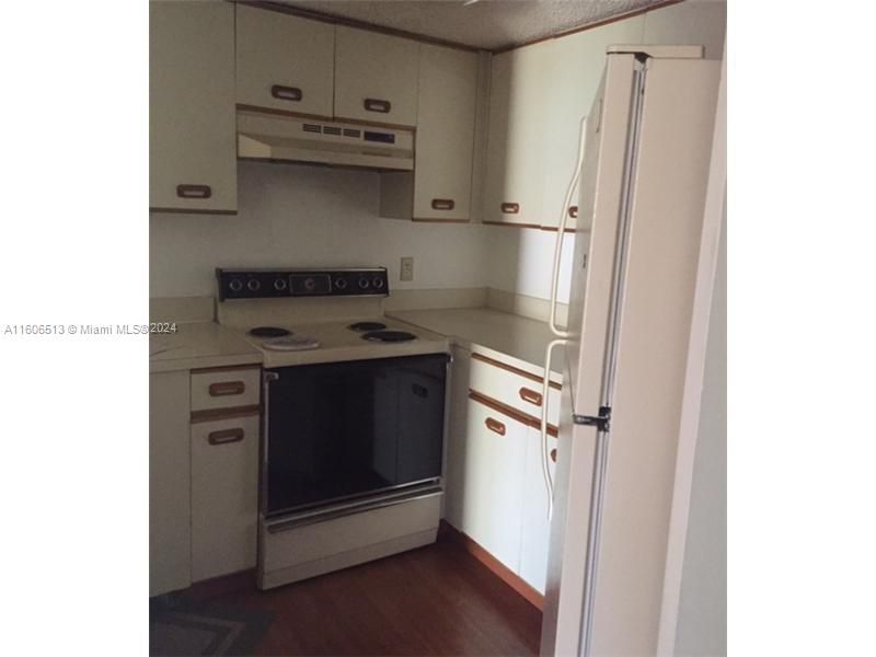 For Rent: $2,450 (2 beds, 2 baths, 1116 Square Feet)